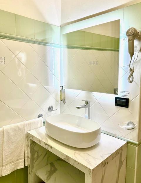 Hotel Leonardo Brescia Ngoại thất bức ảnh